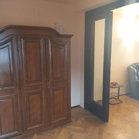 Апартаменты Kitty Apartament Бухарест Экстерьер фото